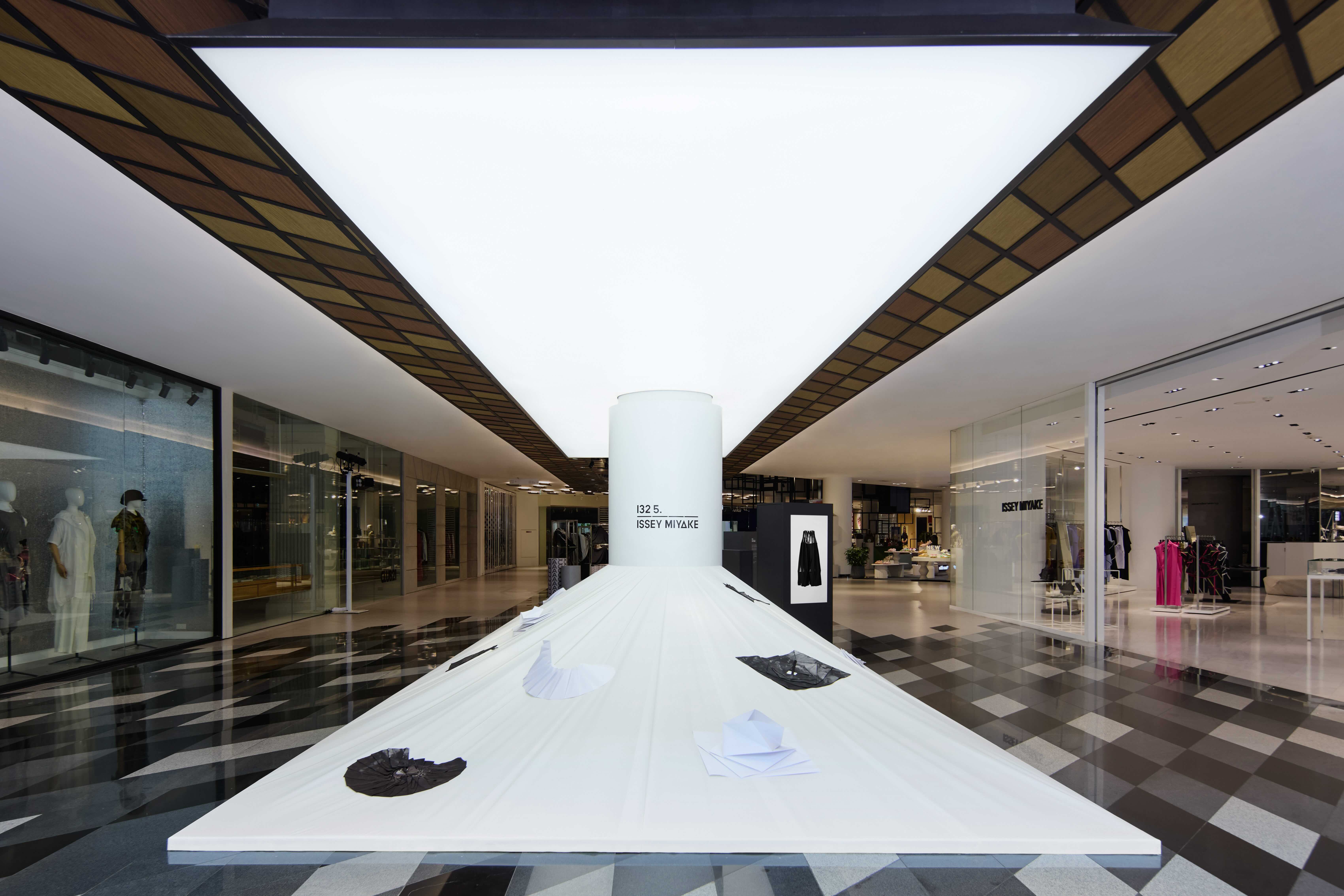 132 5. ISSEY MIYAKE unveils the "Landscape of Structures" exhibition